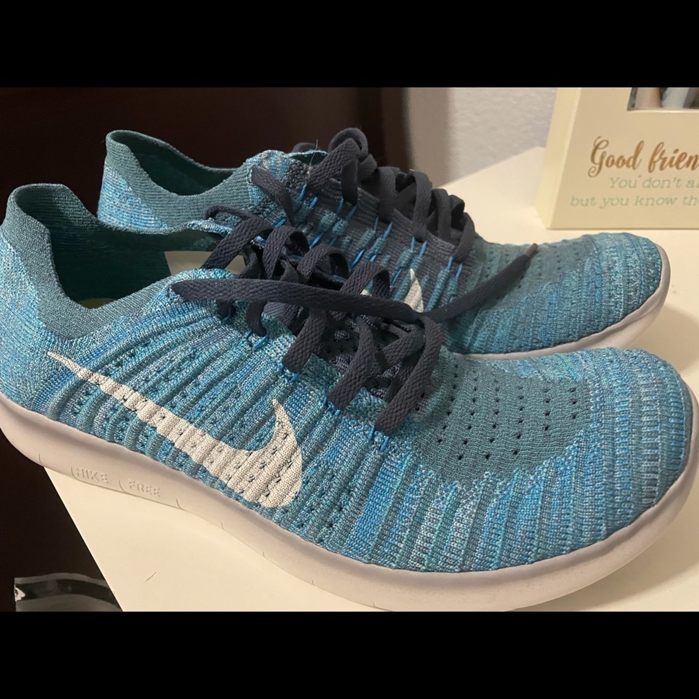 Nike Women’s Flyknit Free Runs